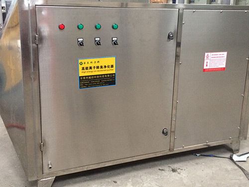 　　電子廠廢氣凈化采用光氧<a href='http://712117.com/products/chuchen/jh/gongyefeiqichuli/' target='_blank' title='廢氣處理設(shè)備' ><strong>廢氣處理設(shè)備</strong></a>如何  　　關(guān)鍵詞：電子廠廢氣凈化，光氧<a href='http://712117.com/products/chuchen/jh/gongyefeiqichuli/' target='_blank' title='廢氣處理設(shè)備' ><strong>廢氣處理設(shè)備</strong></a>  　　電子廠廢氣處理一般采用什么廢氣處理設(shè)備？  　　光催化氧化法：采用C波段（僅次于切割不銹鋼的激光，強于氬弧焊光源的數(shù)十倍強度）在設(shè)備內(nèi)，強裂解惡臭物質(zhì)分子鏈，改變物質(zhì)結(jié)構(gòu)，將高分子污染物質(zhì)，裂解、氧化成為低分子無害物質(zhì)，如水和二氧化碳等；